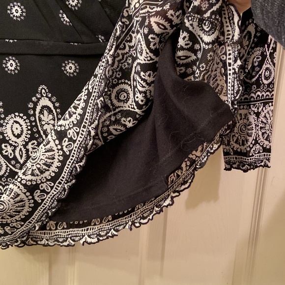 Axcess Liz Claiborne Blouse Black White Circular Design V Neck 3/4 Sleeve WM L - Picture 8 of 12